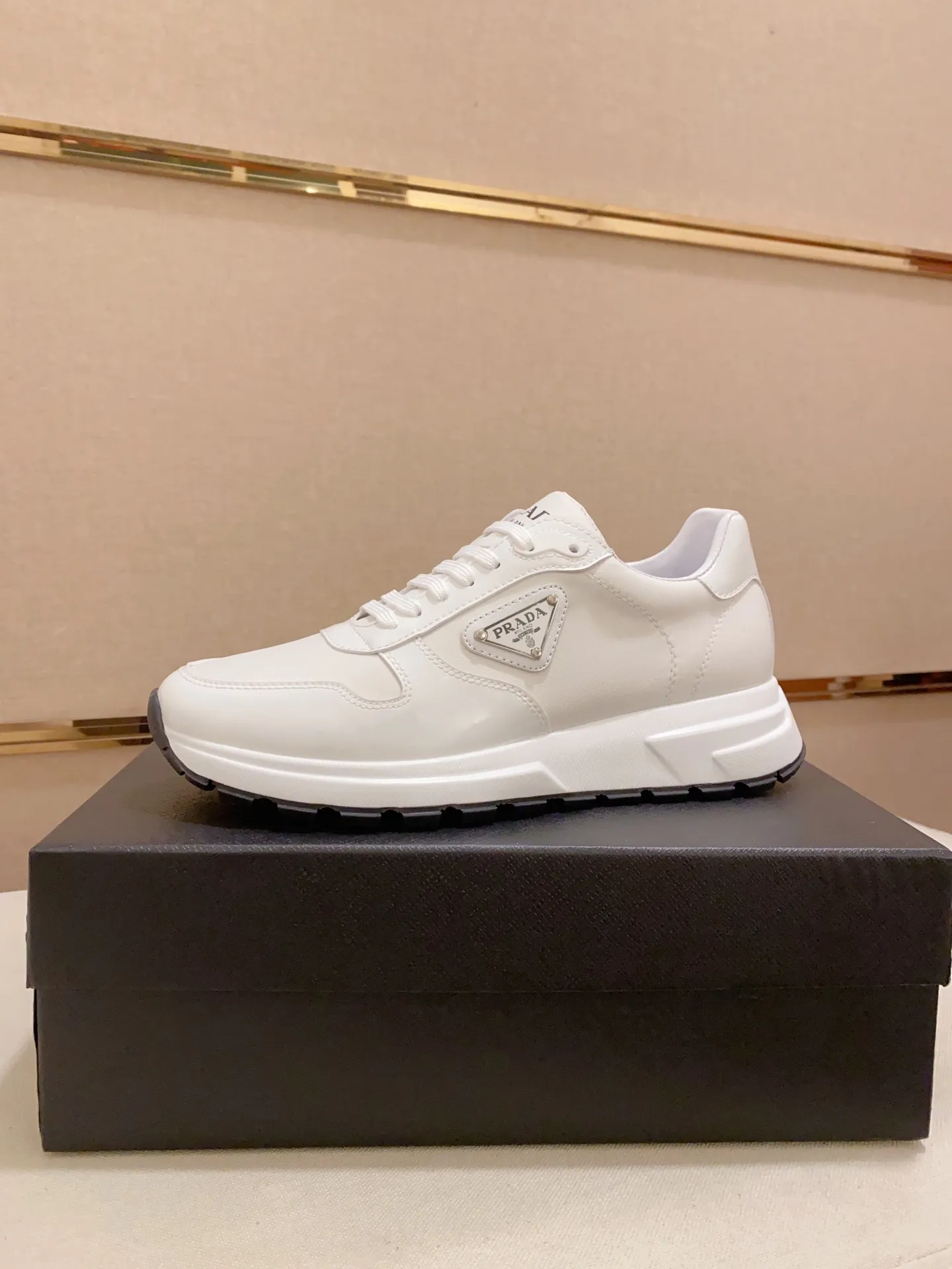 Men's shoes 💰: 480💰 [Prada～Prada] Trendy new styles are on the market. Same style as the official website. Counter quality. Original matching. [Strong] [Strong] Selected first-layer cowhide fabric. Comfortable and breathable sheepskin lining, fine workmanship, upper layer made of 100% pure cowhide, original last shape, comfortable on the feet, shoe sizes 38 to 44